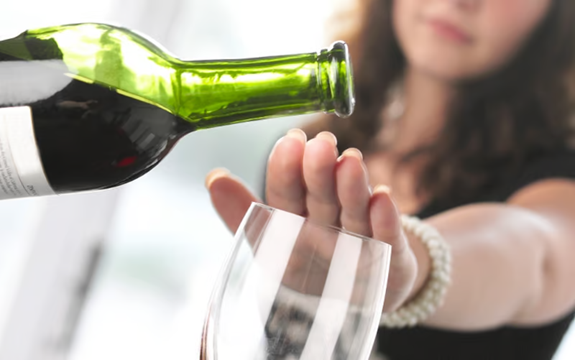 الکل چگونه خطر ابتلا به سرطان را افزایش می دهد و در مورد کاهش آن چه باید بدانید